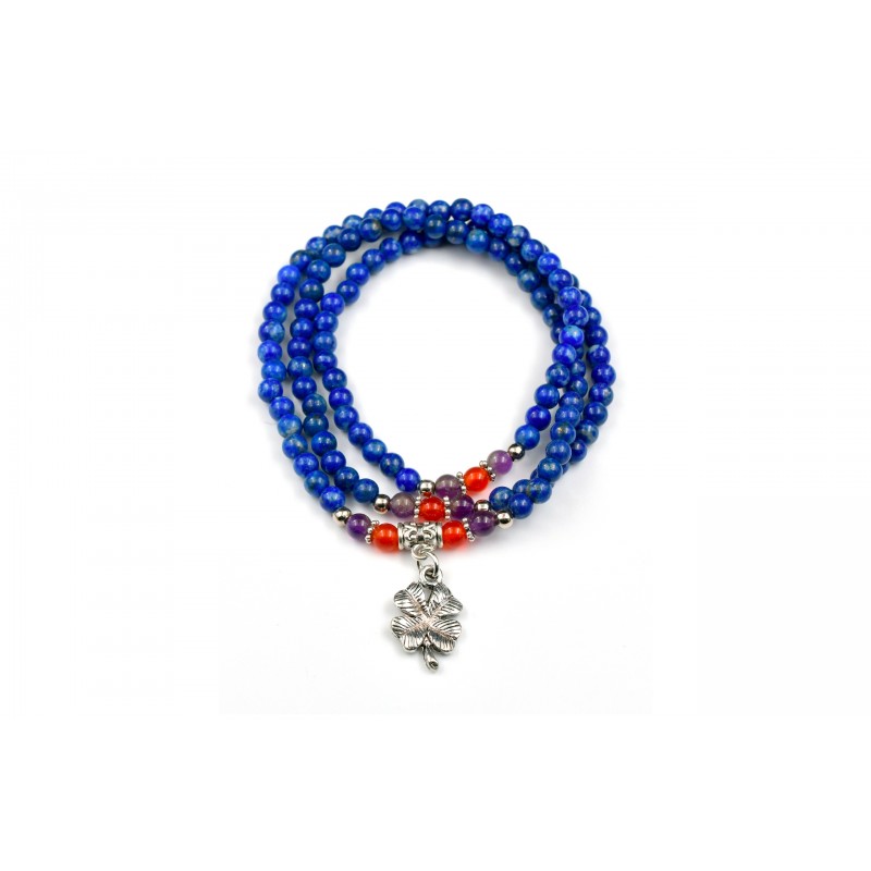 Bracelet Lapis Lazuli 3 tours avec médaillon en forme de trèfle.